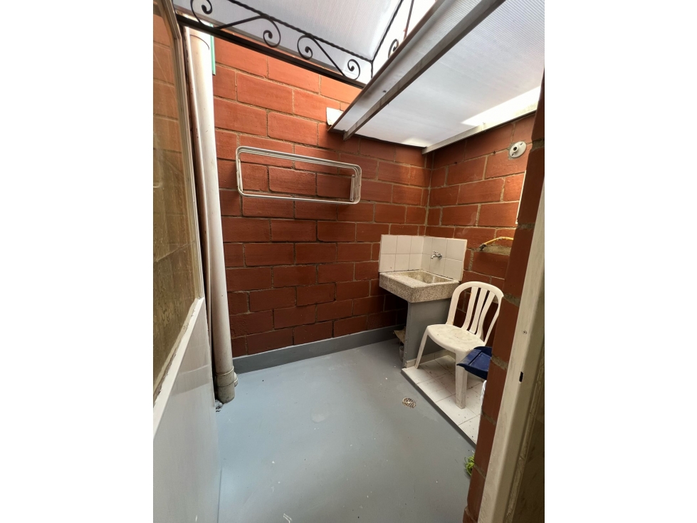 Se vende casa de tres niveles en Rodeo Alto — foto 3