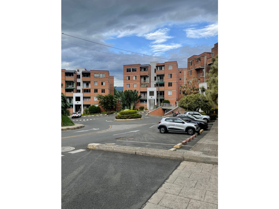 VENTA APARTAMENTO LOMA DE LOS BERNAL — foto 3