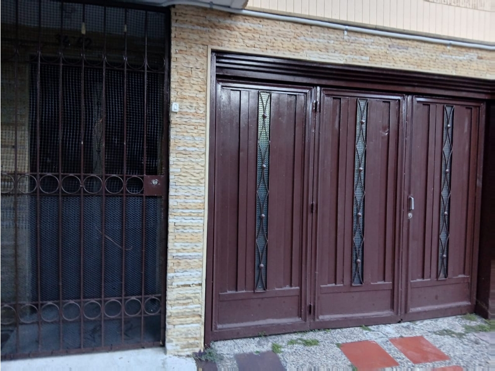Venta de Casa de 2 pisos - Almeria