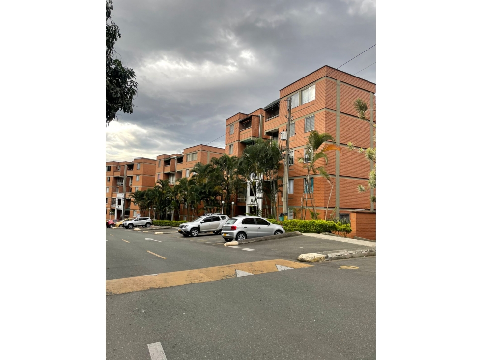 VENTA APARTAMENTO LOMA DE LOS BERNAL — foto 4