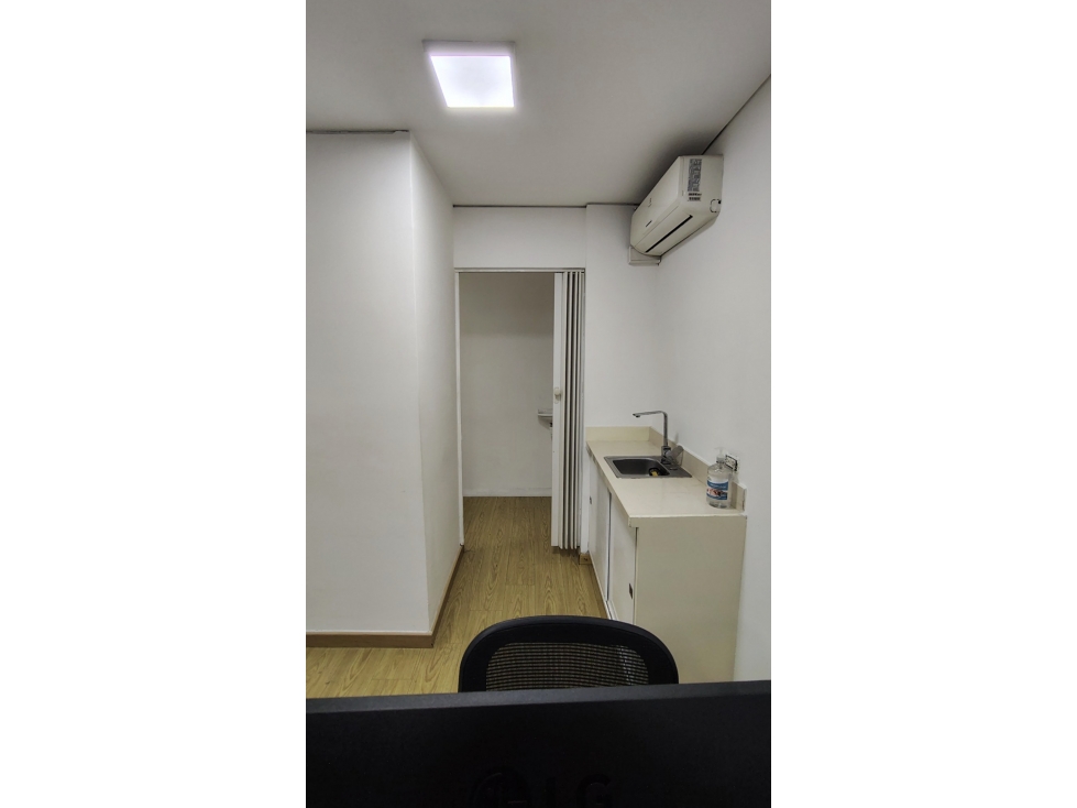 VENDO LOCAL EN EL POBLADO. AV. LAS PALMAS — foto 4
