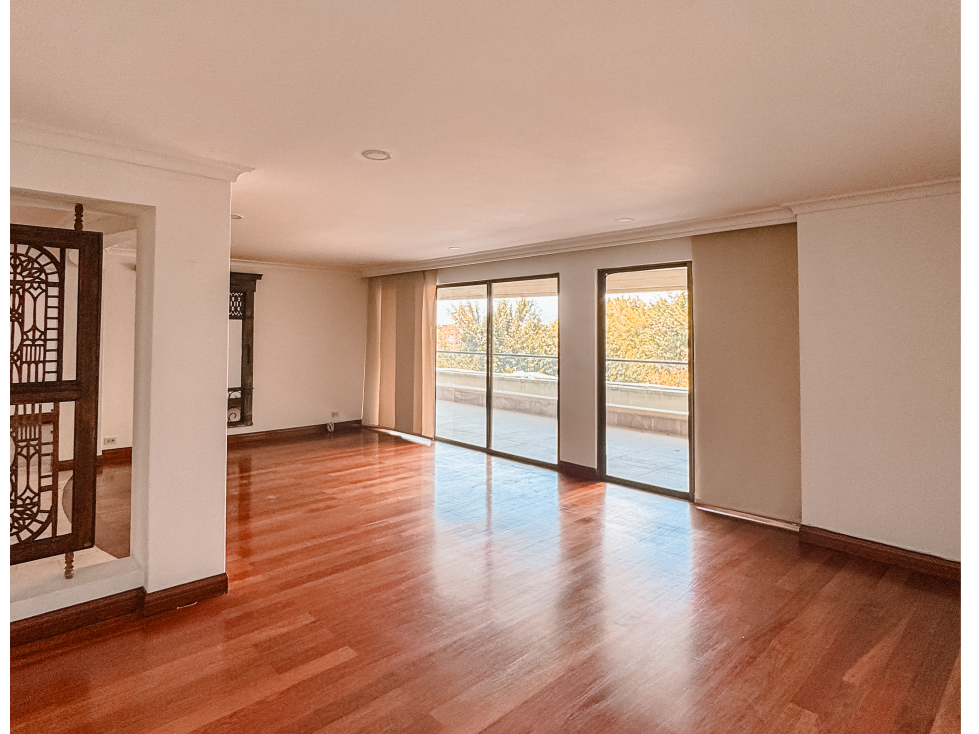 En venta apartamento en El Poblado sector los Balsos amplia terraza — foto 4