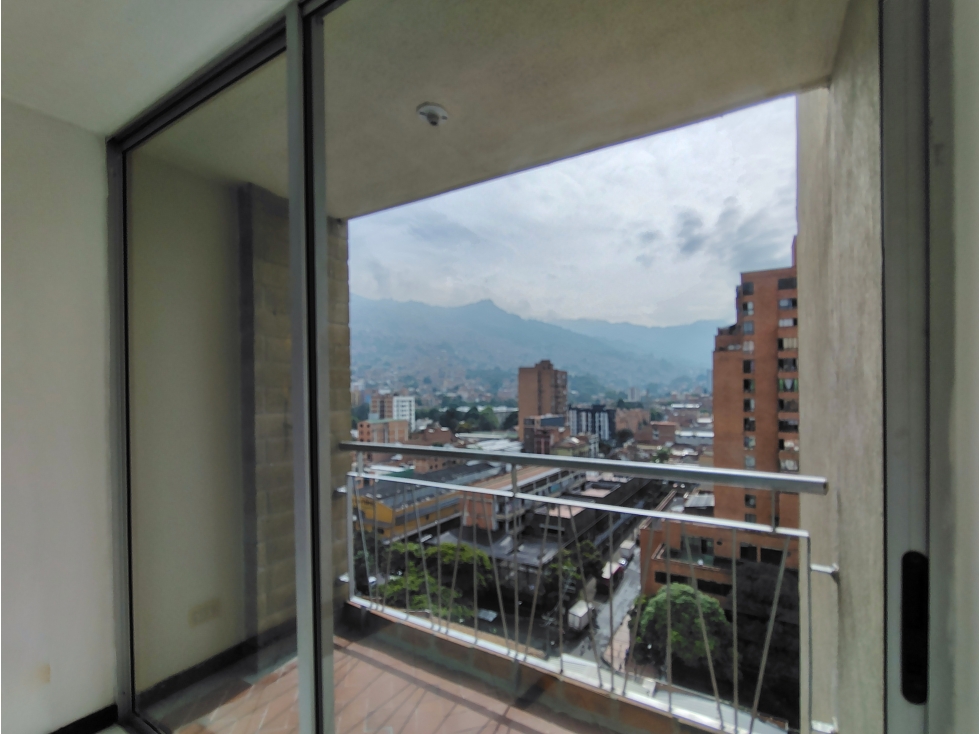 Arriendo Apartamento en el Centro de Medellín con vista panorámica — foto 2