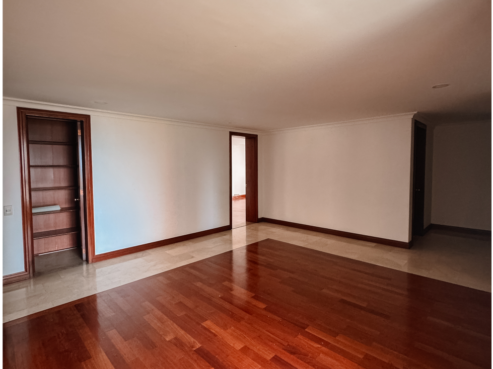 En venta apartamento en El Poblado sector los Balsos amplia terraza — foto 6