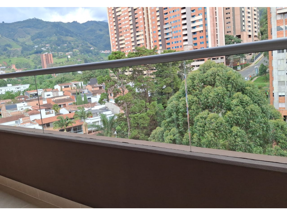 Vendo apartamento en Sabaneta, sector Loma de San José, parte plana