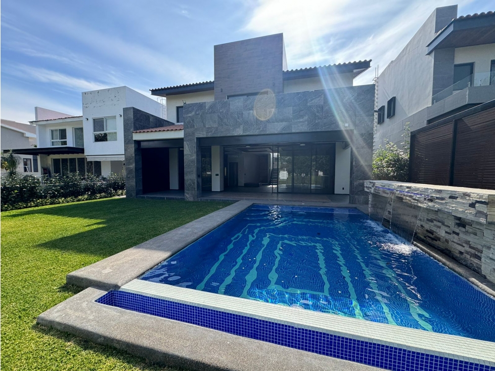 Preciosa Casa en el exclusivo Fraccionamiento Paraiso Country Club - 1