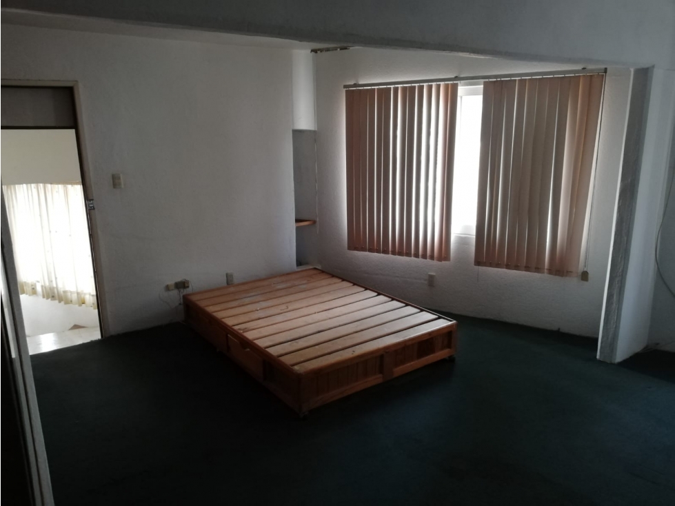 Casa con excelente ubicación para negocio - 2