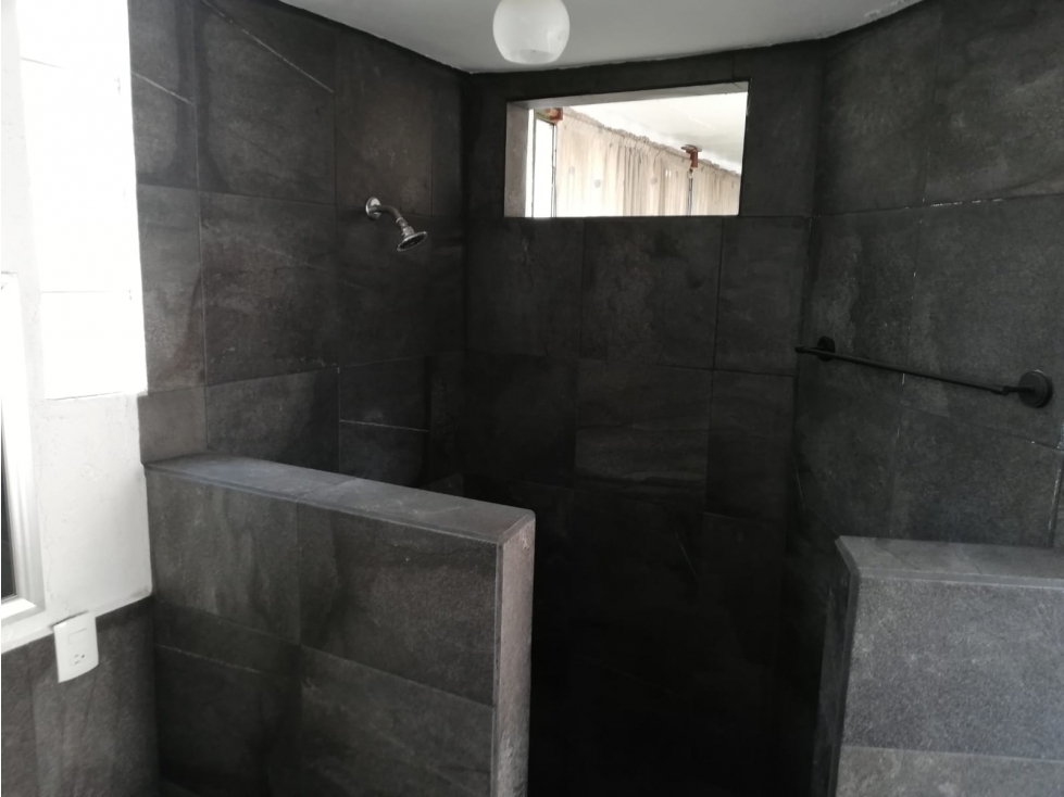Casa con excelente ubicación para negocio - 4