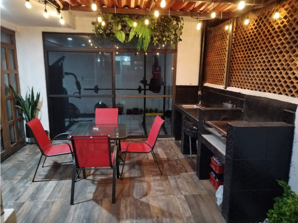 Casa con excelente ubicación para negocio - 1