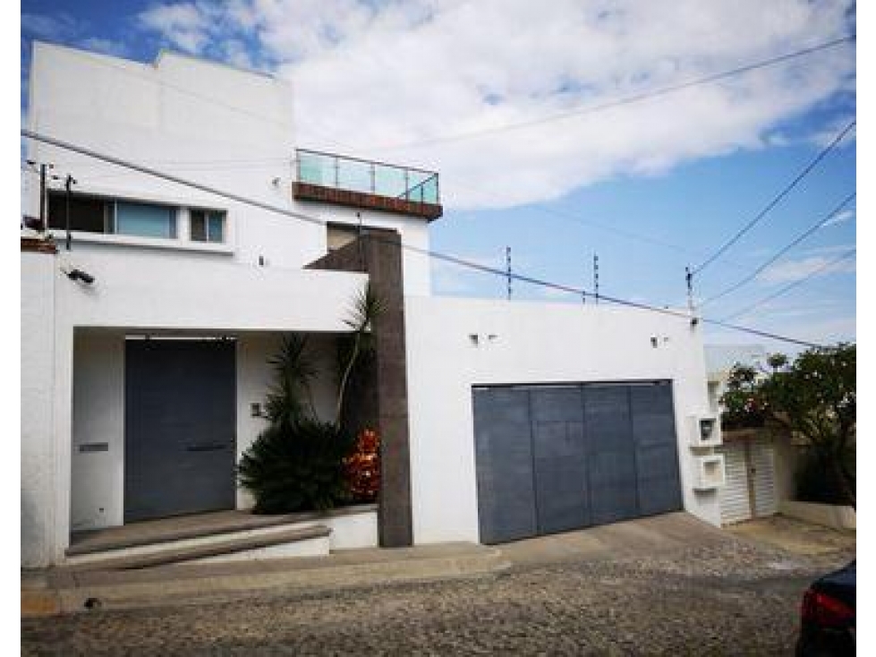 Casa Moderna con amplio jardín en Fraccionamiento con vigilancia