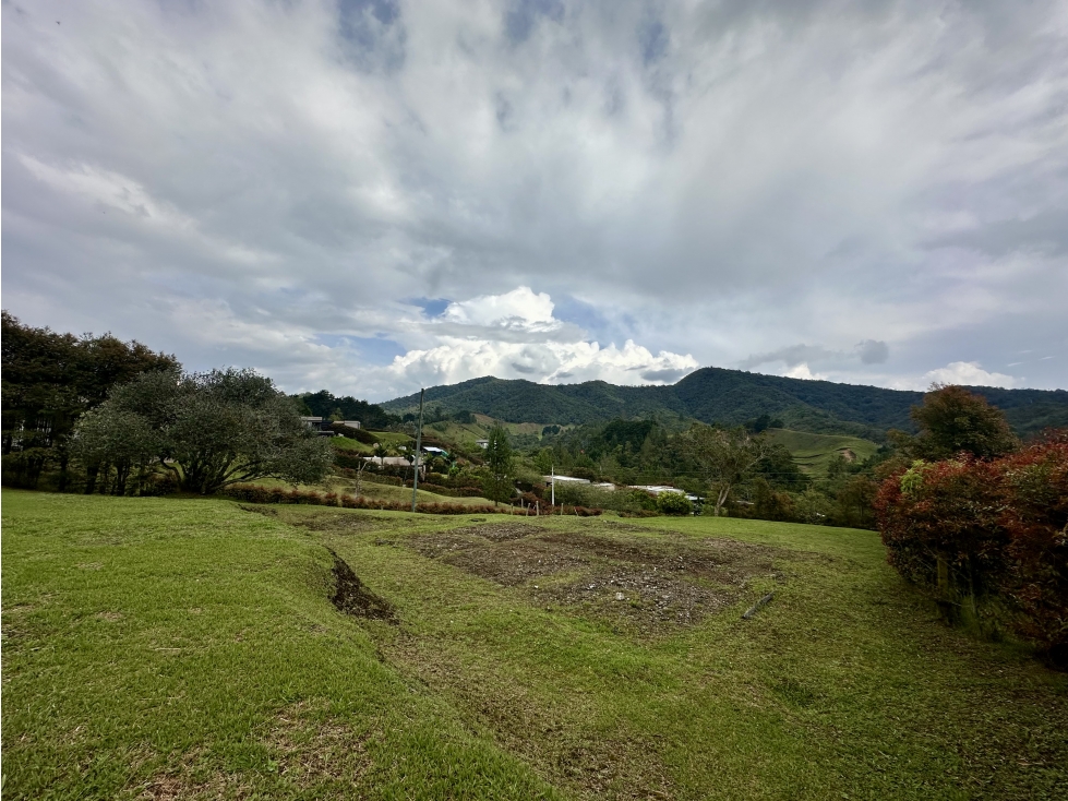 Venta De Lote En El Retiro Pantanillo
