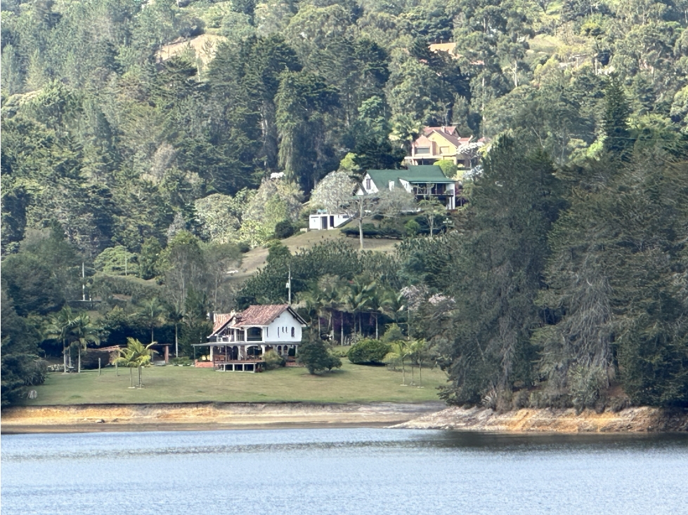 Venta de Casa Campestre en fizebad en el Retiro