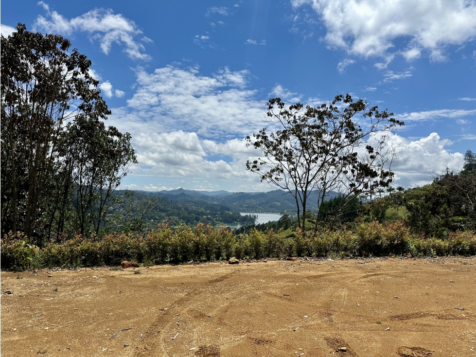 Venta de Lote En El Retiro Carrizales