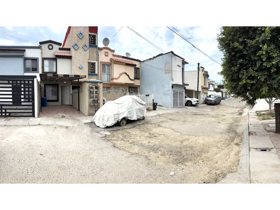 CASA EN RENTA EN RESIDENCIAL AGUA CALIENTE SEMI AMUEBLADA