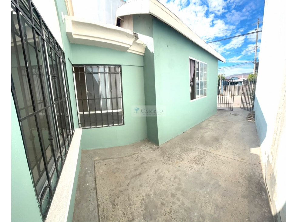 SE RENTA CASA EN VILLAS DEL REAL RECIEN REMODELADA — foto 2