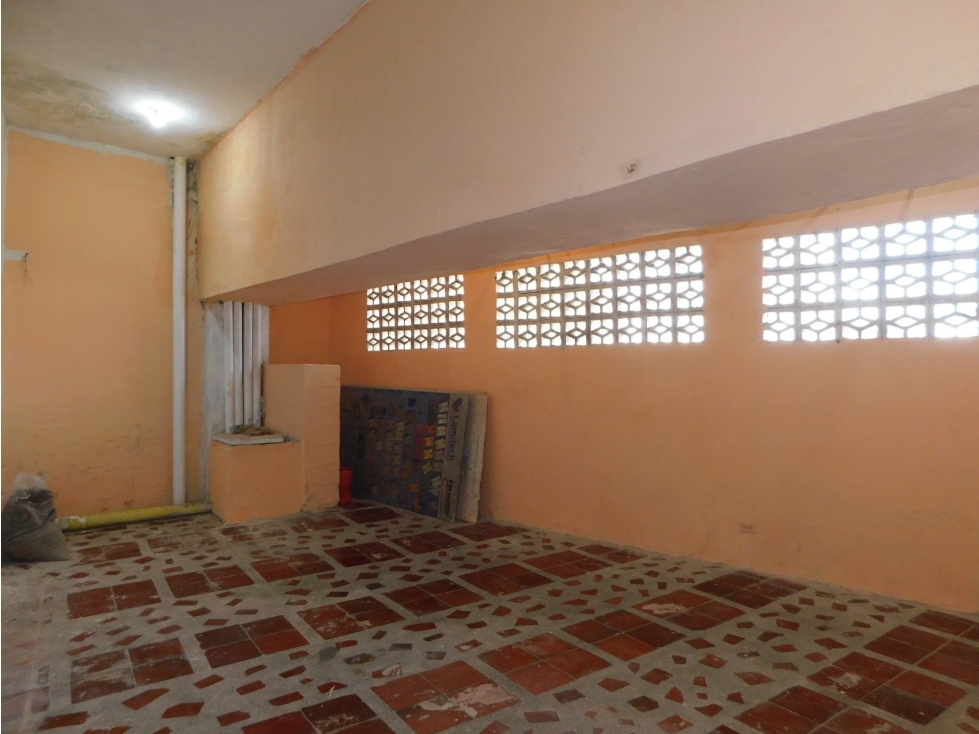 ARRIENDO LOCAL EN EL PIE DE LA POPA