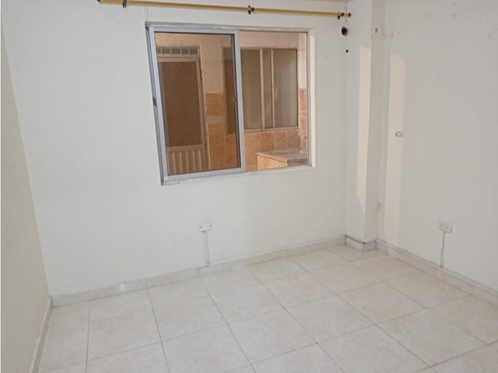 SE VENDE APARTAMENTO EN LA CASTELLANA — foto 2