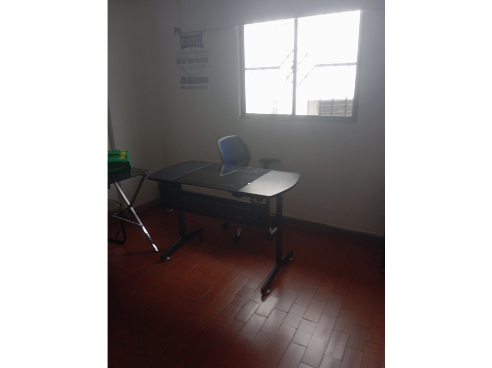 SE VENDE CASA EN BARRIO CRESPO