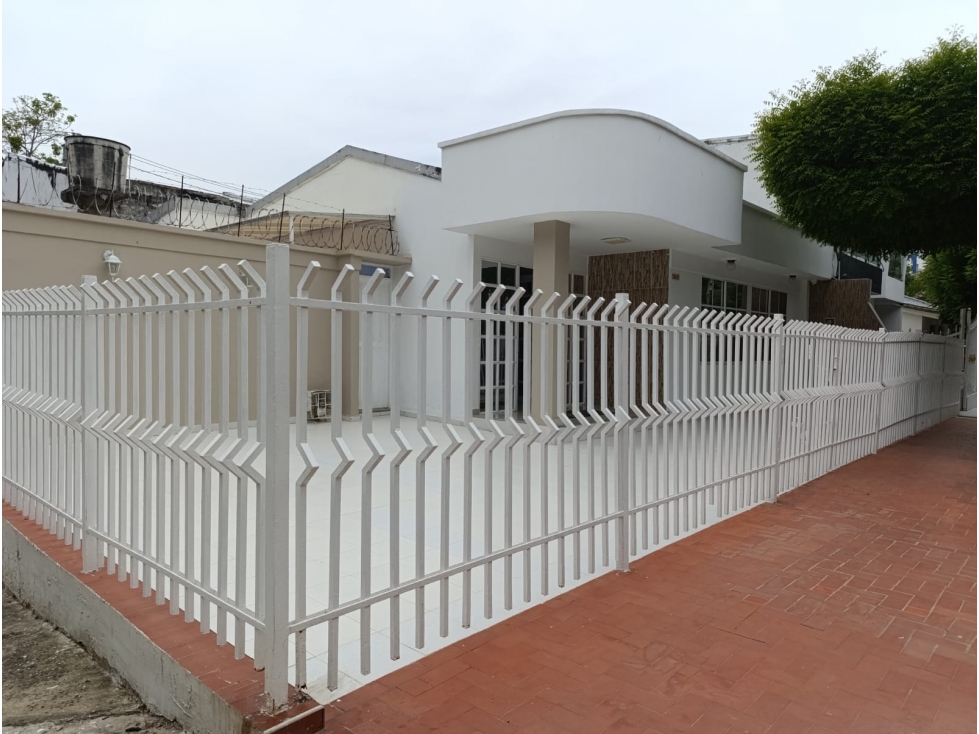 se vende casa en la urbanizacion las gavias