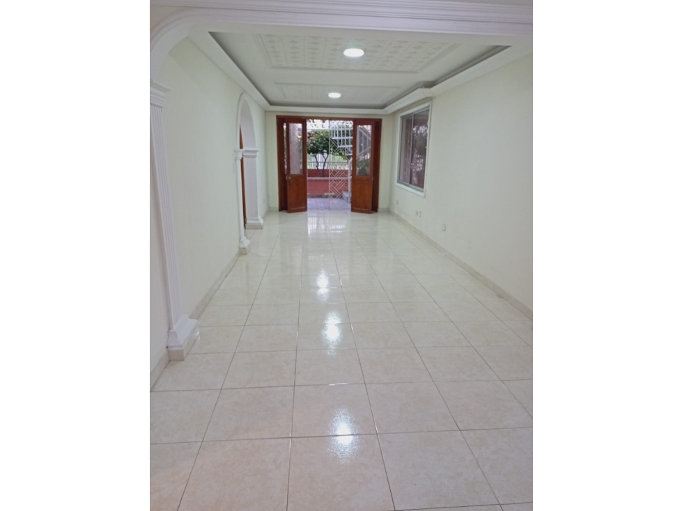 SE VENDE APARTAMENTO EN LA CASTELLANA — foto 3