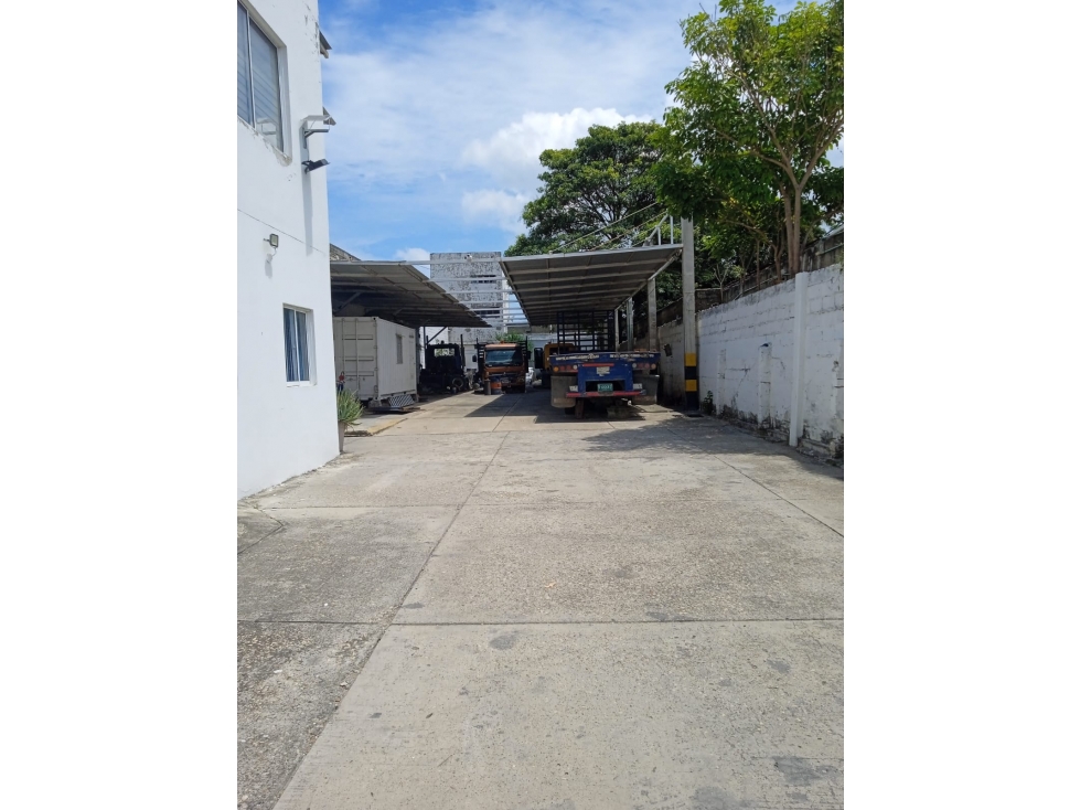 Arriendo Lote Con Oficinas En El Bosque — foto 4