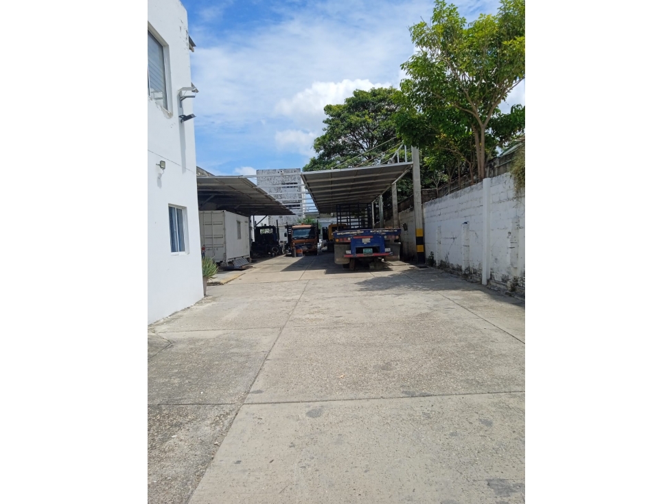 Arriendo Lote Con Oficinas En El Bosque