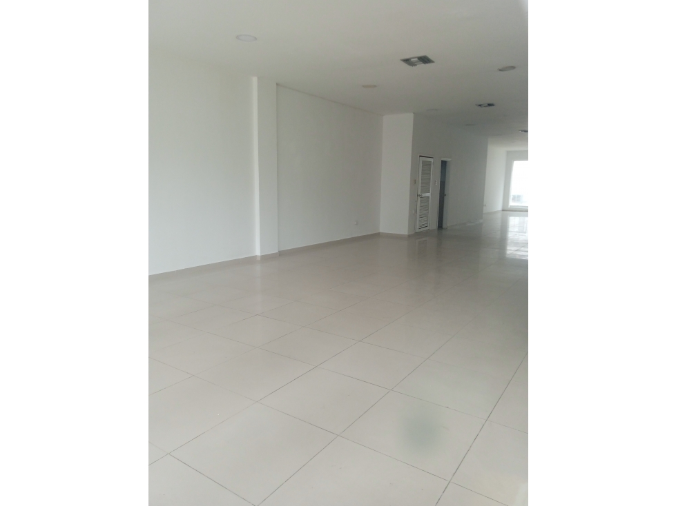ARRIENDO LOCAL EN BOCAGRANDE — foto 2