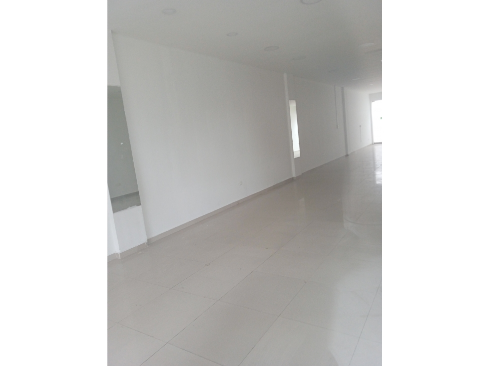 ARRIENDO LOCAL EN BOCAGRANDE — foto 2