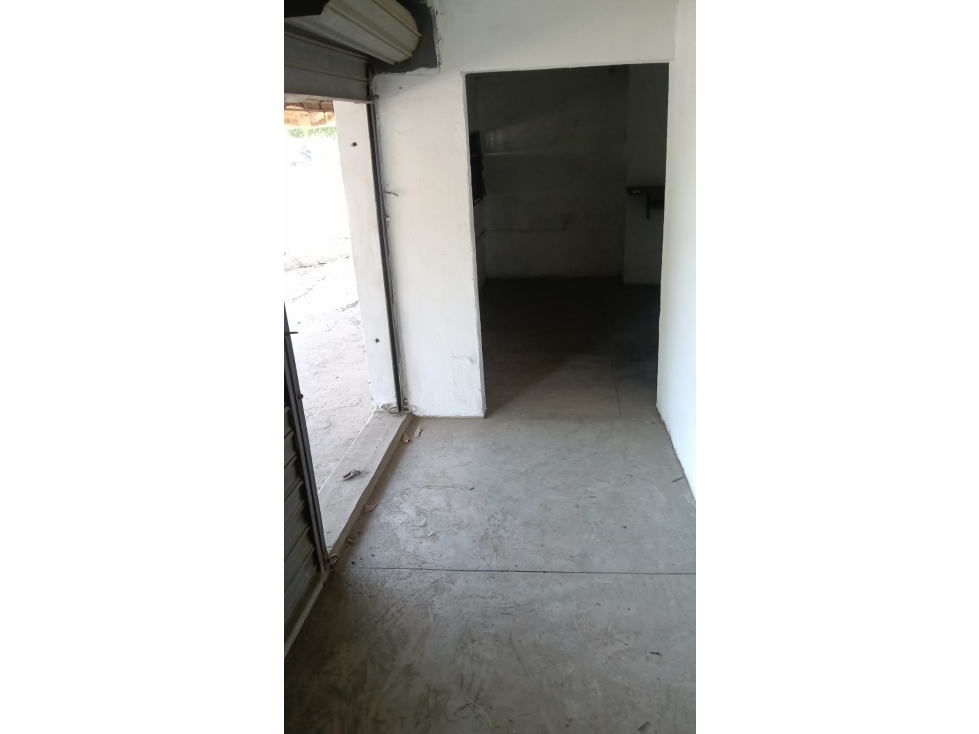 se arrienda local comercial en el barrio los corales — foto 2