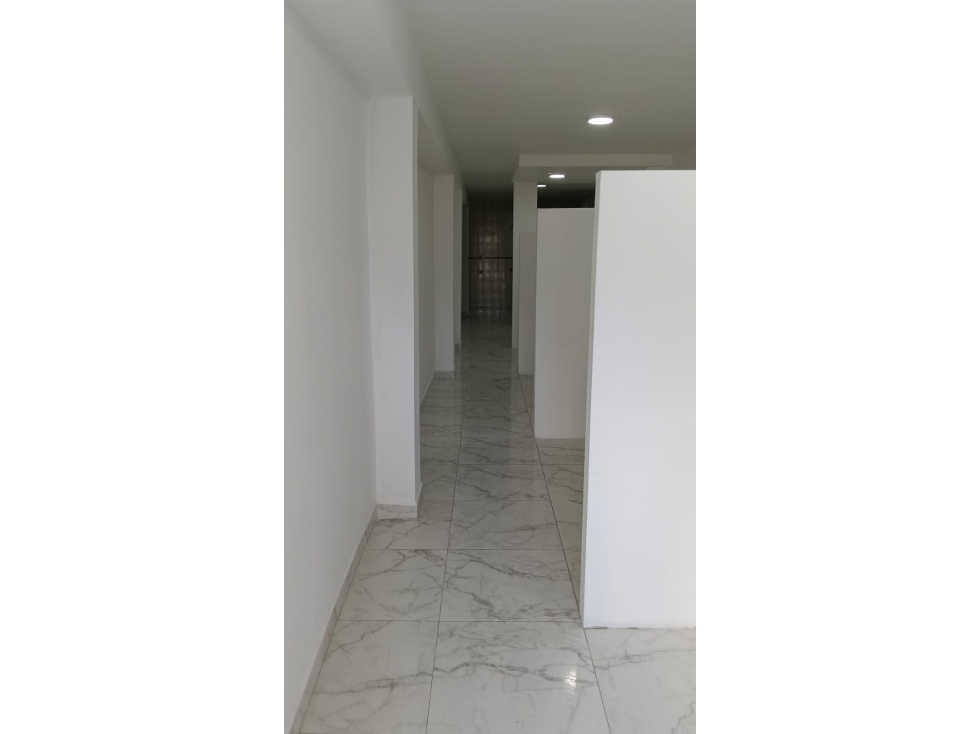 se arrienda local comercial en el barrio alto bosque — foto 2