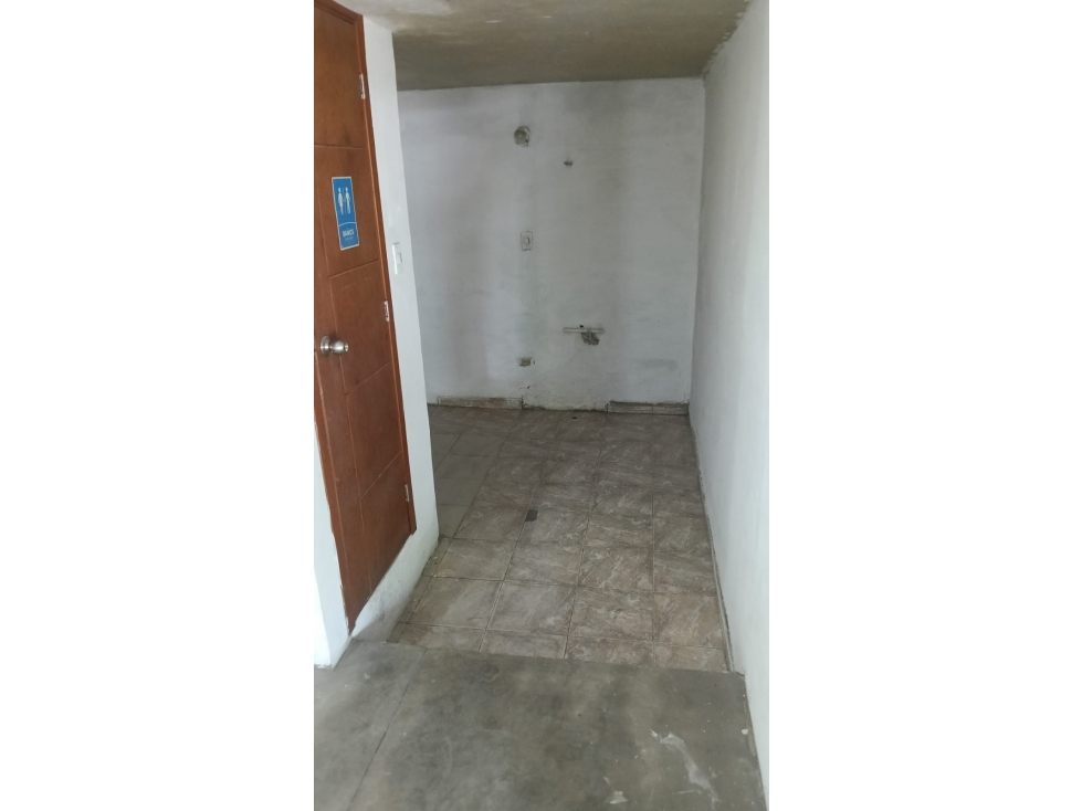 se arrienda local comercial en el barrio los corales — foto 3