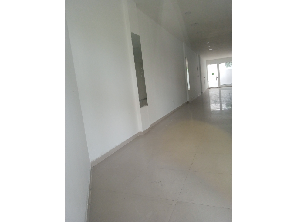 ARRIENDO LOCAL EN BOCAGRANDE — foto 4