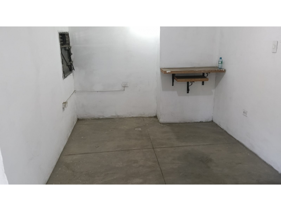 se arrienda local comercial en el barrio los corales — foto 4