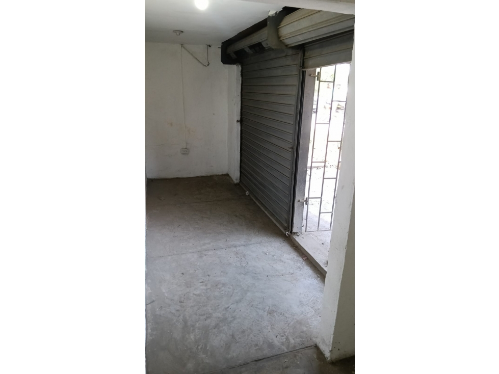 se arrienda local comercial en el barrio los corales — foto 5