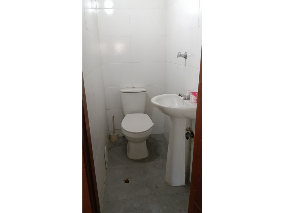 se arrienda local comercial en el barrio los corales — foto 6