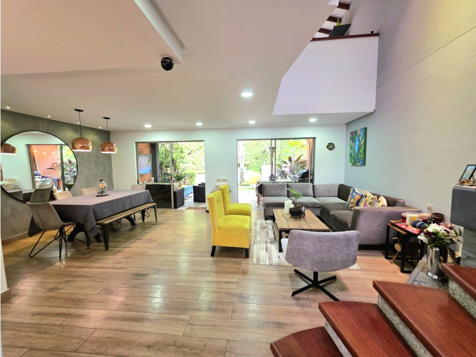 EXCELENTE CASA EN VENTA EN ENVIGADO LA INTERMEDIA