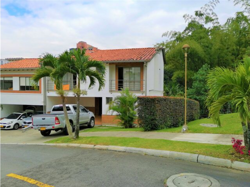 HERMOSA CASA CAMPESTRE LOMA DEL CHOCHO - EN ENVIGADO