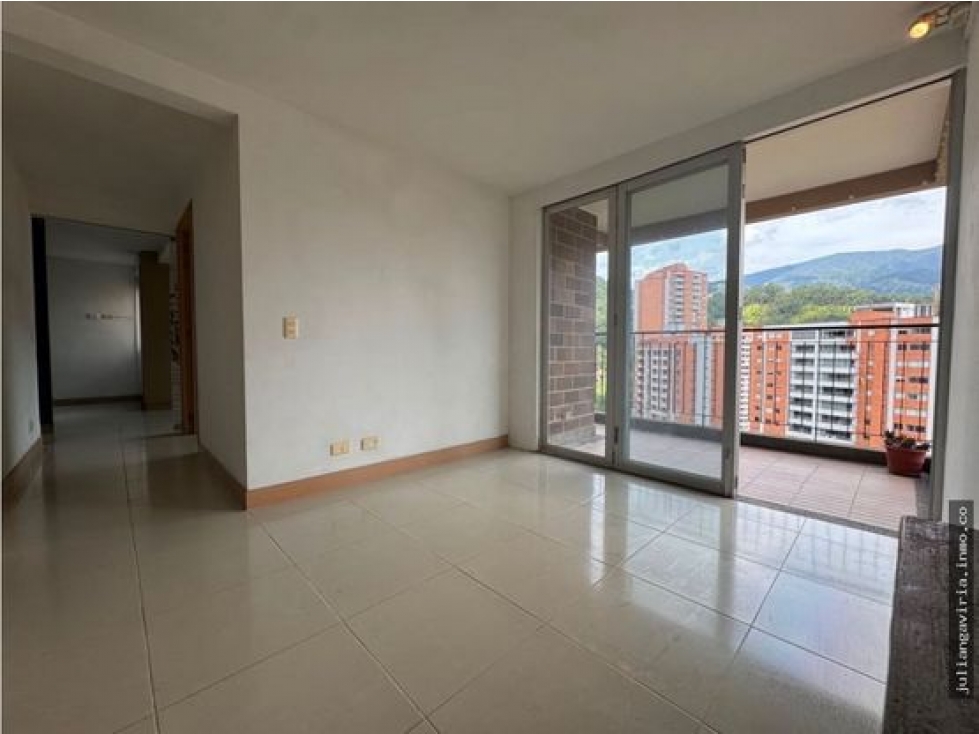 Apartamento Piso Alto con vista hermosa, zona plana de sabaneta