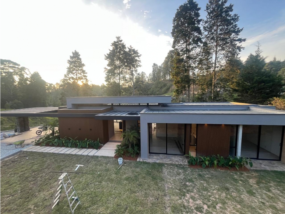 CASA DE LUJO EN GUARNE, VEREDA LA CLARITA | 360 m²