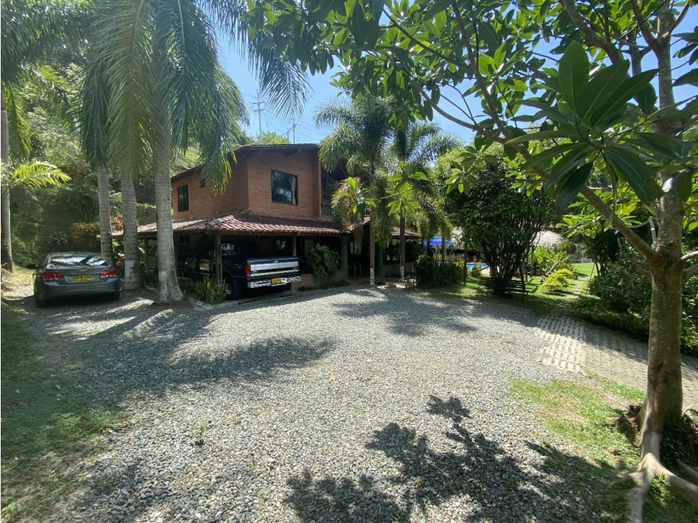 HERMOSA FINCA EN SAN JERONIMO DE 1.800 MTS2