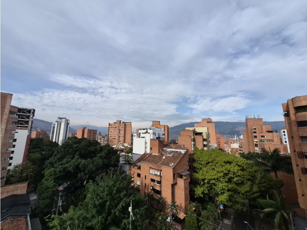 APARTAMENTO CLÁSICO EN EL SEGUNDO PARQUE DE LAURELES — foto 2