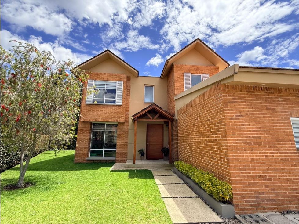 CASA EN ARRIENDO EN HACIENDA FONTANAR