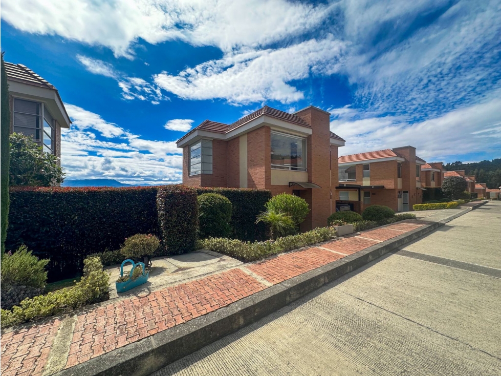 Casa con hermosa vista en BOSQUE RESIDENCIAL