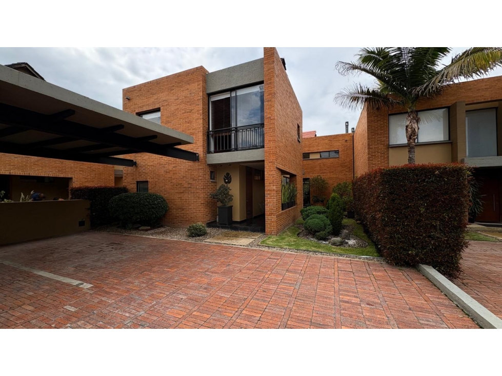 Casa tipo L en Hacienda Fontanar