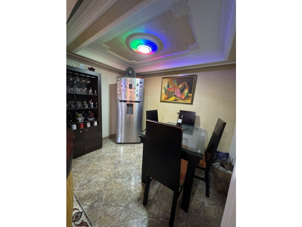 En venta casa unifamiliar de tres pisos más terraza unidad Niquia — foto 2