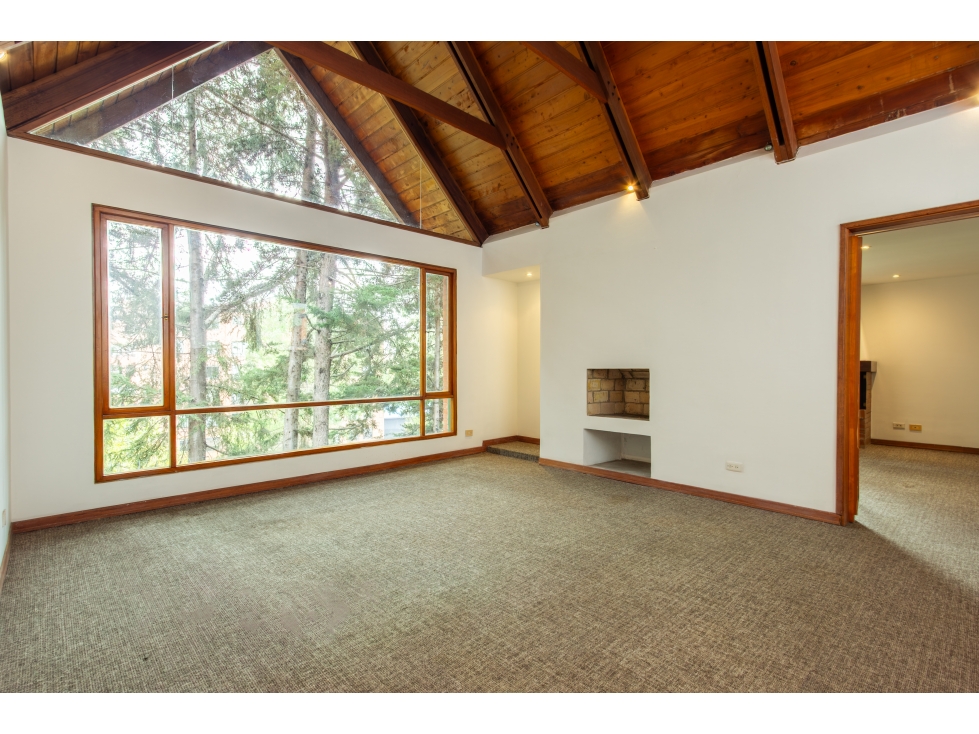 Casa para remodelar en Sierras del moral.