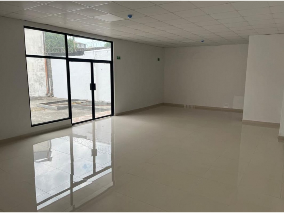 Vendo o Alquilo Edificio con Locales Comerciales
