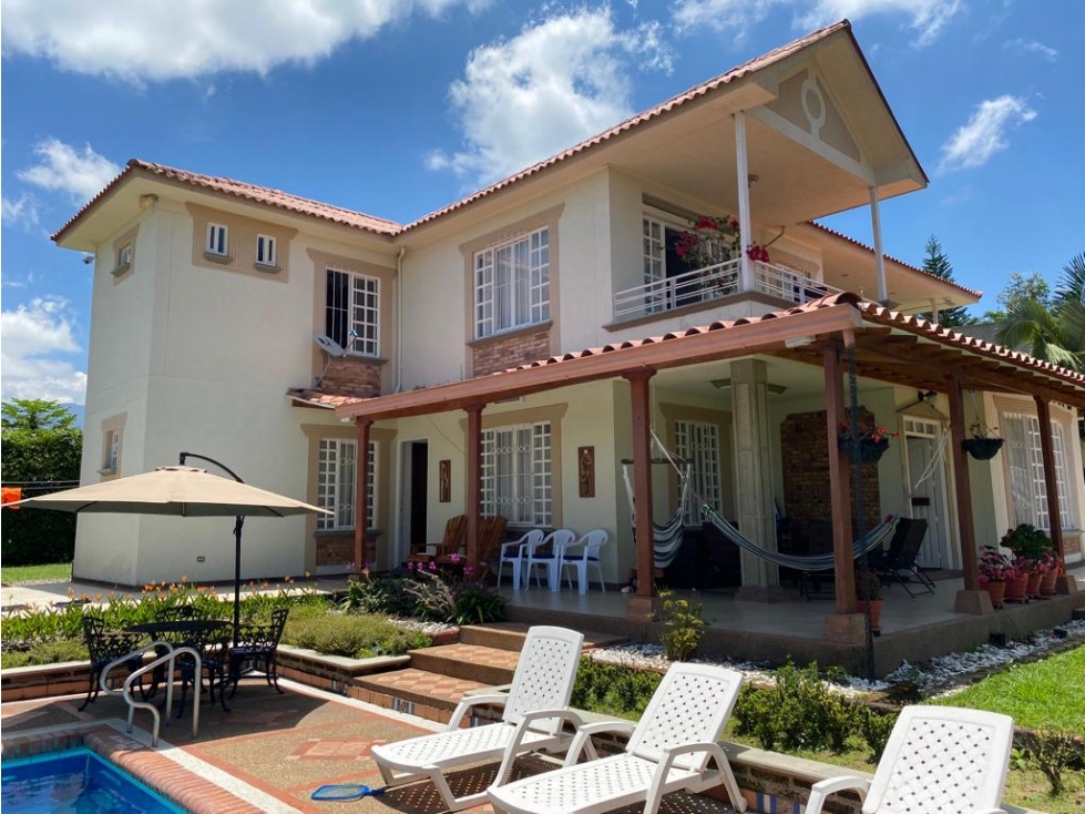 SE VENDE CASA CAMPESTRE 300 M2 VIA LA TEBAIDA, QUINDIO