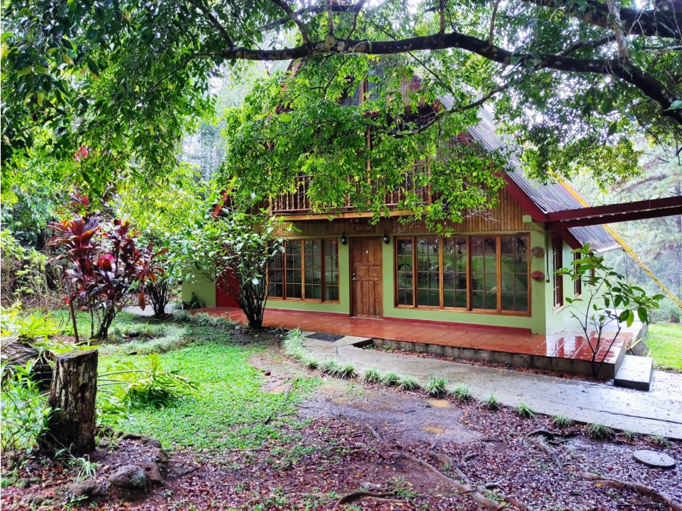 Venta casa en Altos de Cerro Azul