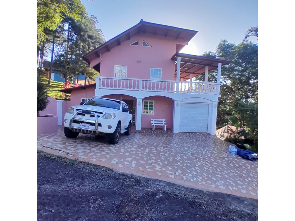 Venta Casa en Altos de Cerro Azul